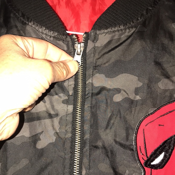 Men’s Marvel Deadpool Camo Jacket - Picture 3 of 9